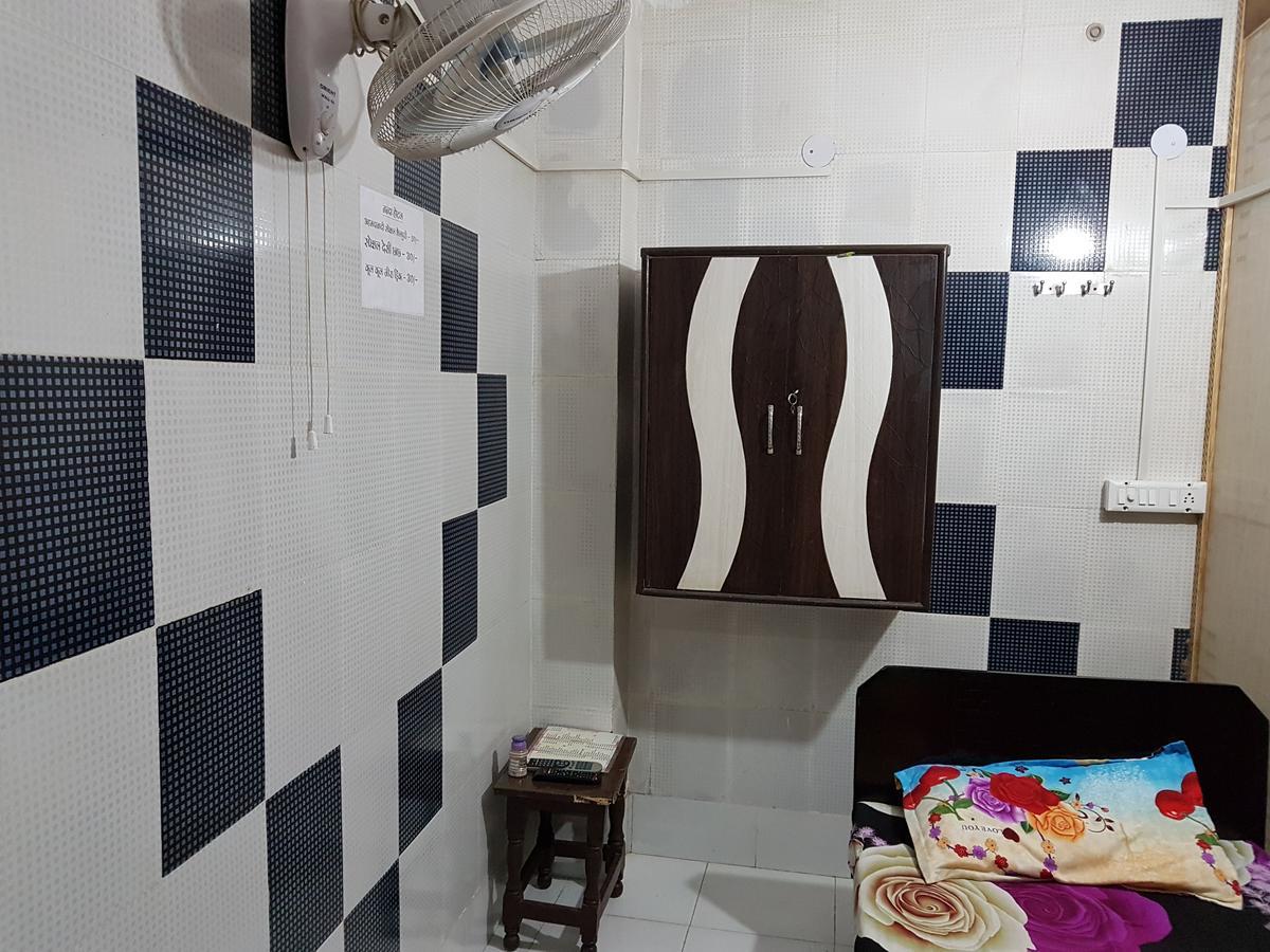 Nanda Hotel Hanumāngarh Buitenkant foto